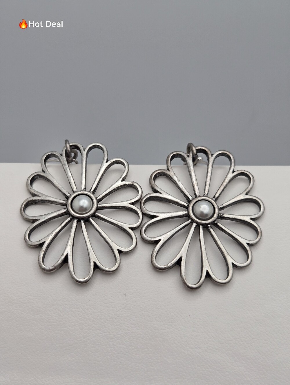 Lia Sophia Bouquet Daisy Flower Dangle Earrings Silver Tone Retired 2"